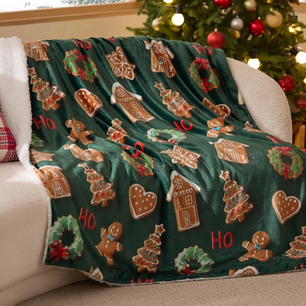 Holiday Gingerbread and Wreath Green Throw Blanket